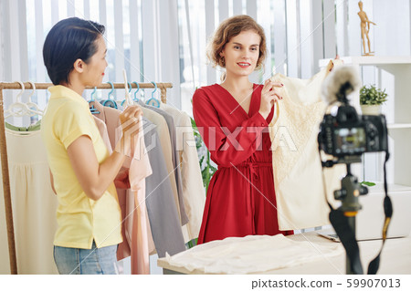 Assistant helping beauty blogger Assistant helping beauty blogger 59907013