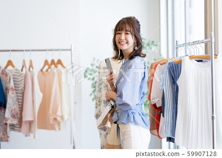Young woman, shopping, smartphone Young woman, shopping, smartphone 59907128