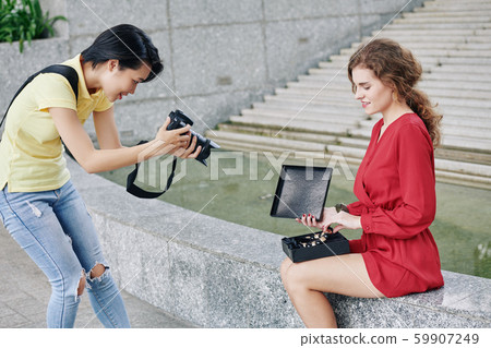Women making unboxing video Women making unboxing video 59907249