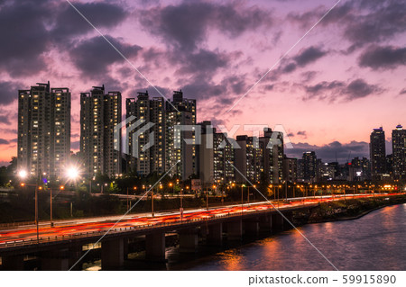The sunset view of the Han River on the way home The sunset view of the Han River on the way home 59915890