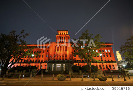 日本的橫濱市容，神奈川縣政府和國王塔。橫濱海關/皇后塔（夜景） 59916716
