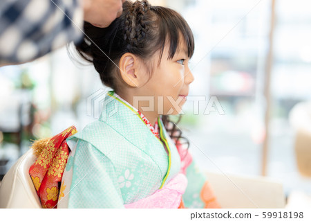 Shichigosan Girl Portrait Dressing Hair Arrange 59918198