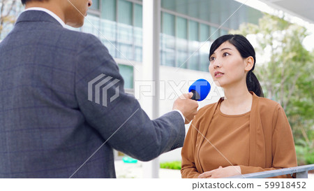 街頭面試的女人 59918452