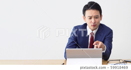 商人與不滿的臉 商人與不滿的臉 59918469