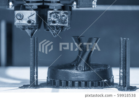 The 3D printing machine . 59918538