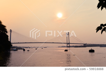 Sunset over Vidyasagar Setu Sunset over Vidyasagar Setu 59918888