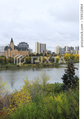 Vertical of Saskatoon, Canada cityscape by river 59918964
