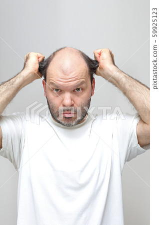Man Pulling Hair 59925123