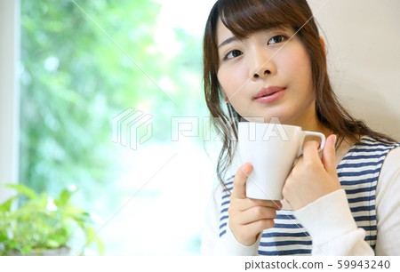 女人穿著圍裙的形象 女人穿著圍裙的形象 59943240
