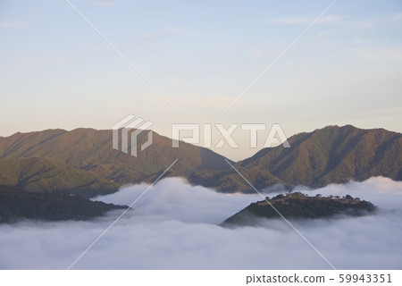 Takeda Castle and Unkai (from Rikuun Gorge) at dawn (Asago City, Hyogo Prefecture) 59943351