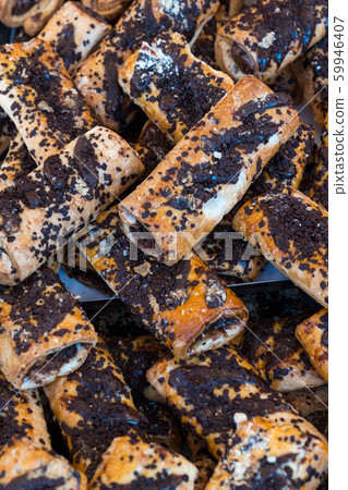 Italian cake with chocolate 59946407