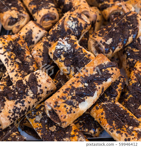 italian cake with stuffed chocolate 59946412