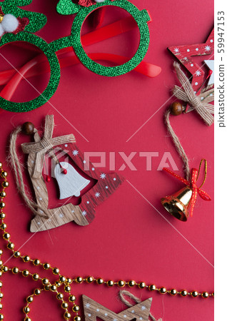 Red Stylish Christmas Decoration Set: Wooden Stars, Funny Glasses And Golden Beads 59947153