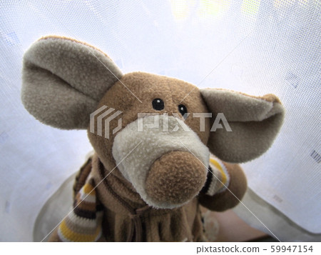 馴鹿毛絨的臉向左 馴鹿毛絨的臉向左 59947154