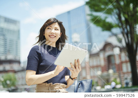 Business woman OL tablet 59947526