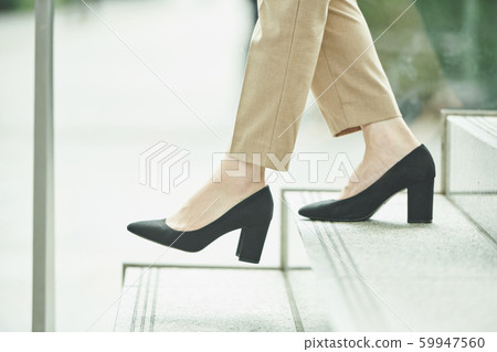 Business woman OL down the stairs 59947560