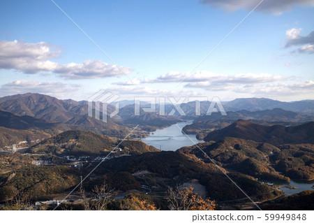 Autumn Leaves at Cheongpung Lakeside Autumn Leaves at Cheongpung Lakeside 59949848