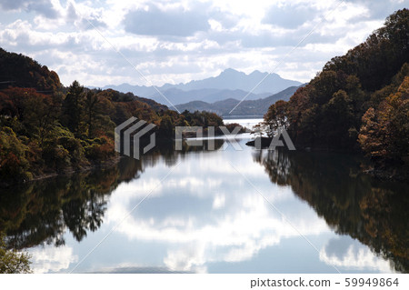 清風湖畔的秋葉 59949864