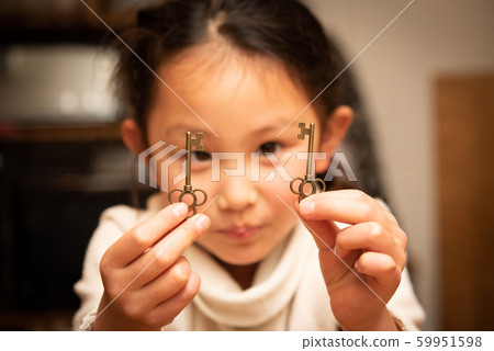 一把鑰匙的女孩 一把鑰匙的女孩 59951598