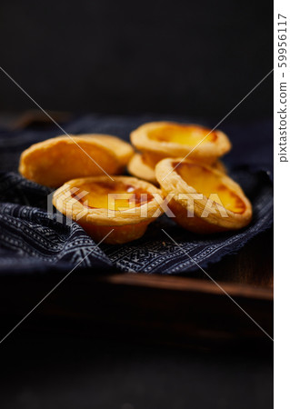 Egg tart dessert on the table. 59956117