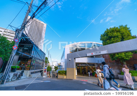 俯瞰代官山站的日本東京城市景觀 俯瞰代官山站的日本東京城市景觀 59956196