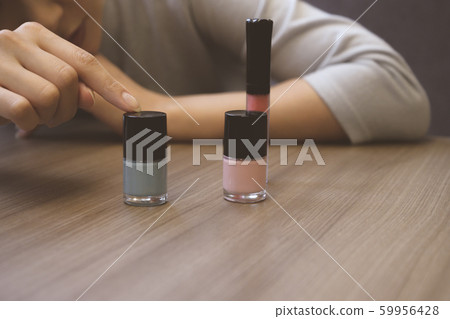 Woman Woman 59956428