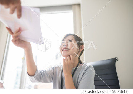 女性肖像 59956431