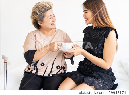 caregiver prepare coffee for patient 59958174