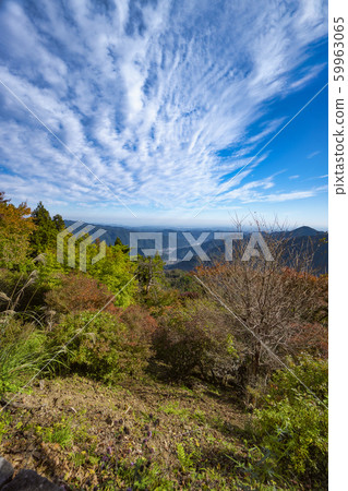 三嶽山的秋天景色 59963065