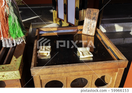 Taikodani Inari Shrine, offering fried foods, Tsuwano-cho, Kanoashi-gun, Shimane 59966153