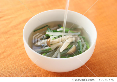 Chinese soup (vegetable soup) 59970770
