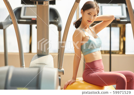 Female fitness balance ball 59971529