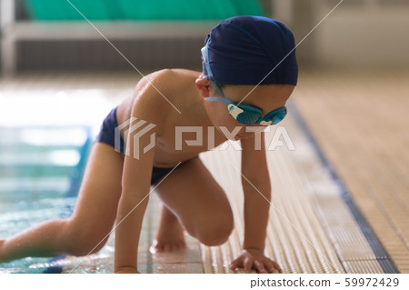 Kids swimming 59972429