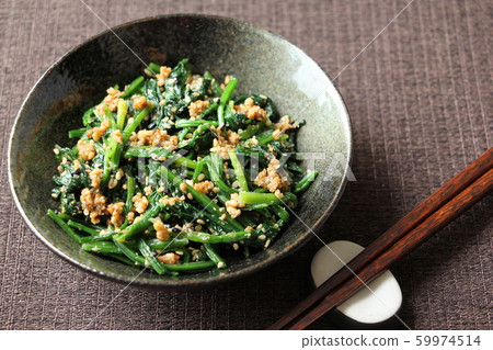 Spinach sesame seeds 59974514