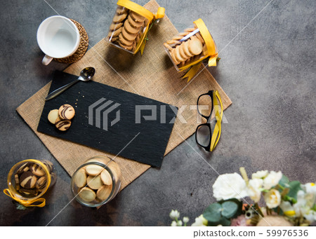 Top view coffee cup with cookies and Black marble Top view coffee cup with cookies and Black marble 59976536