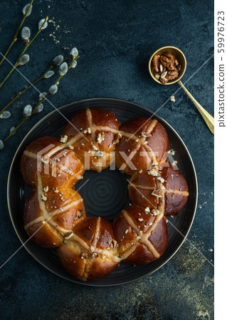 Easter cake and egg for the holiday. Homemade hot cross buns on Easter table. Easter cake and egg for the holiday. Homemade hot cross buns on Easter table. 59976723