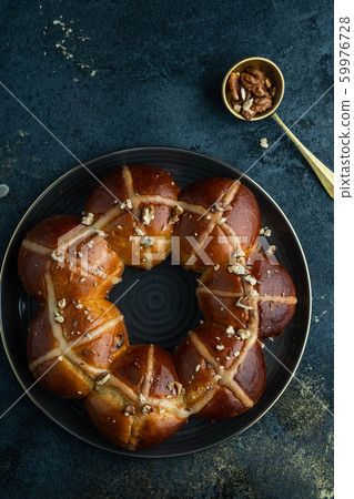 Easter cake and egg for the holiday. Homemade hot cross buns on Easter table. 59976728