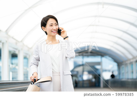 女商人智能手機電話 59978385
