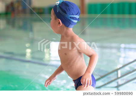 Swimming 59980090