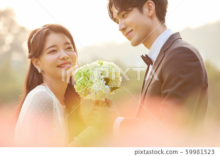 Couple Marriage Garden 59981523