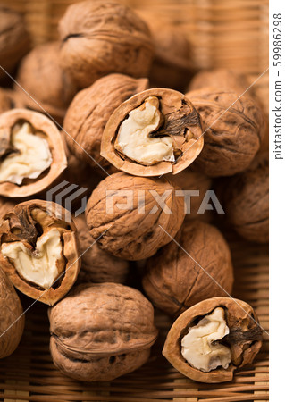 Walnut Walnut 59986298