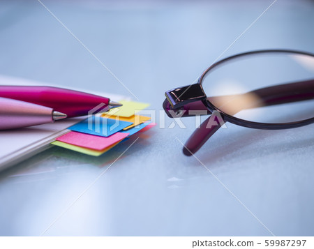 商業形象·文件·眼鏡·女性 商業形象·文件·眼鏡·女性 59987297