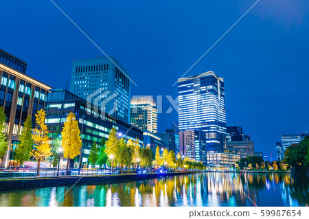 Autumn in Japan Hibiya Pass Ginkgo row of trees and night view of Marunouchi and Hibiya 59987654