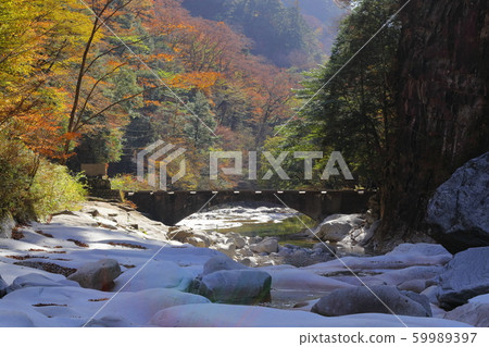 Omogawa Valley, calm Goshikigawara (Ehime Prefecture) Omogawa Valley, calm Goshikigawara (Ehime Prefecture) 59989397
