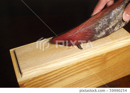 Cut bonito and sharpen 59990254