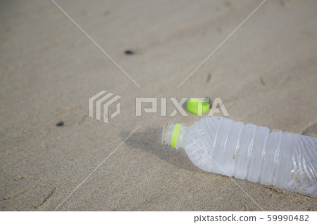 Marine pollution PET bottle micro plastic Marine pollution PET bottle micro plastic 59990482