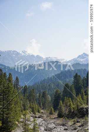 View on the natural mountain landscape 59991974