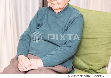 Sitting senior 59993705