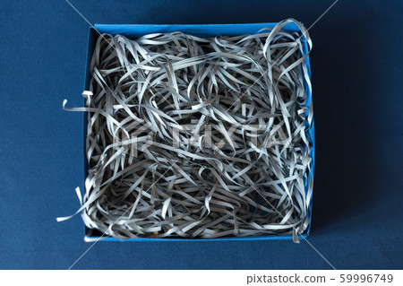 Opened gift box with decorative straw, filler, 59996749