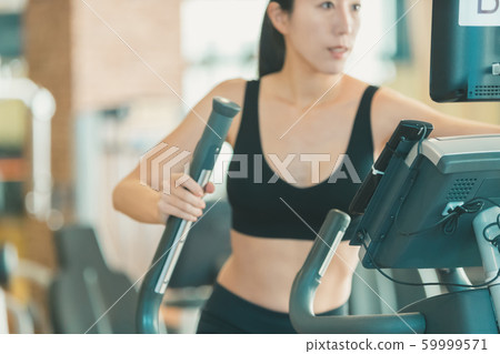gym, gymnasium, female 59999571